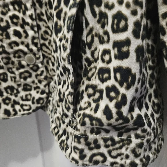 Charter Club Denim Jacket w/leopard print. - Picture 9 of 11